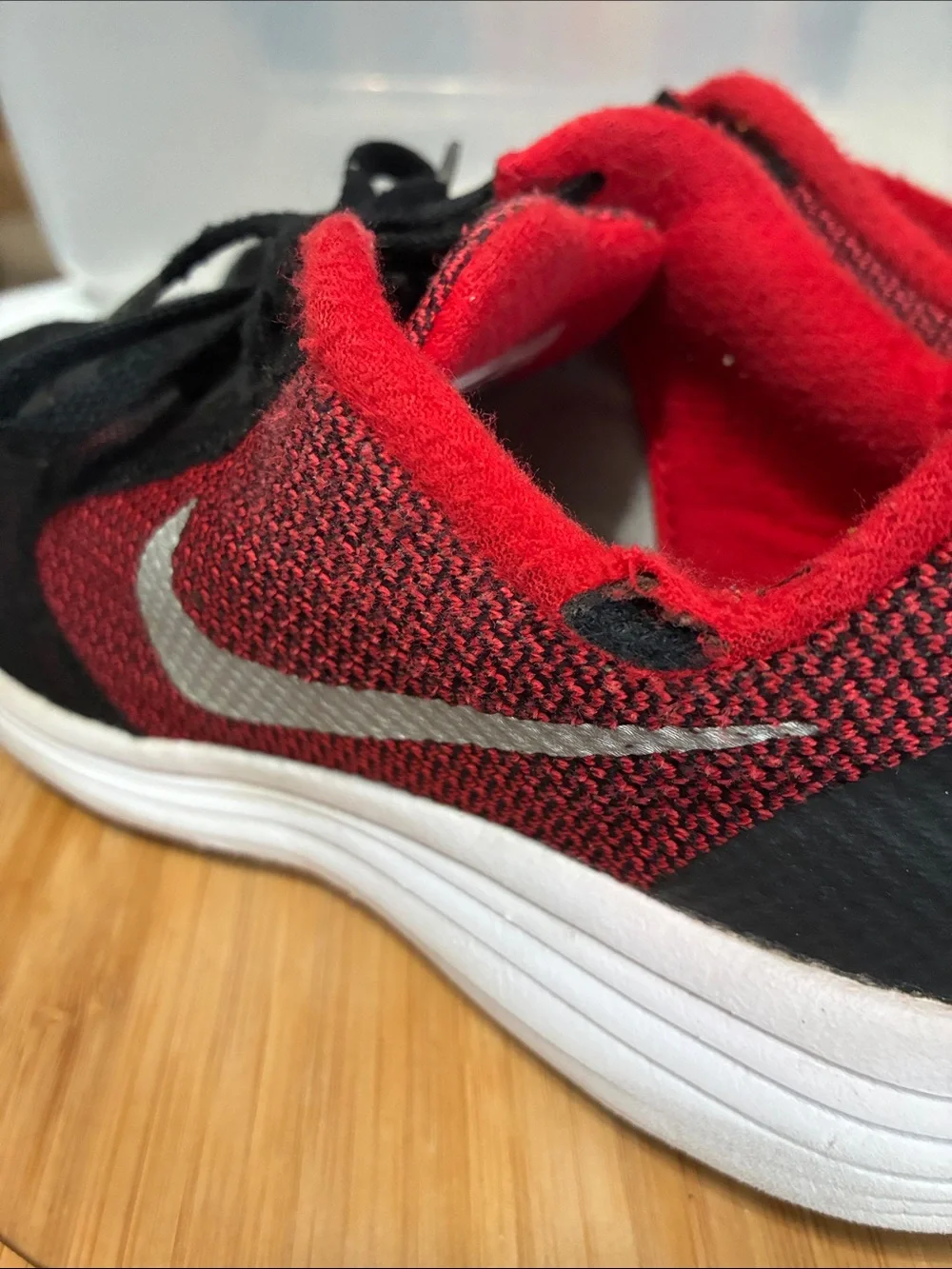 Nike Kids Black and Red Low-Top Sneakers